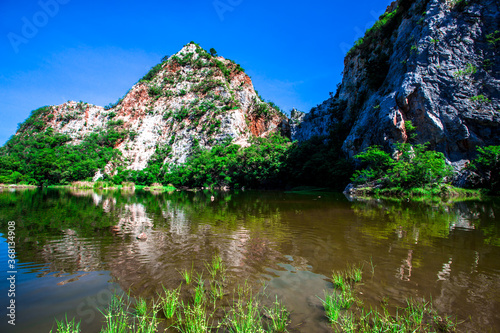 The natural background of the large rocky mountains and the surrounding natural pools, the beauty of the forest ecosystems, the various trees that give shade and the freshness of the air.