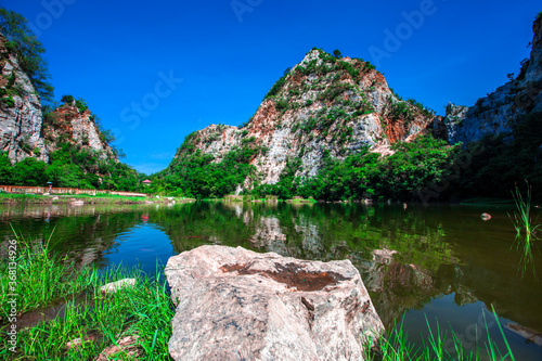 Fototapeta Naklejka Na Ścianę i Meble -  The natural background of the large rocky mountains and the surrounding natural pools, the beauty of the forest ecosystems, the various trees that give shade and the freshness of the air.