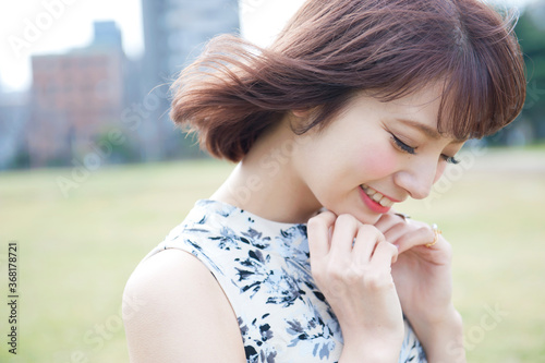 Photos ほくそ笑む女性