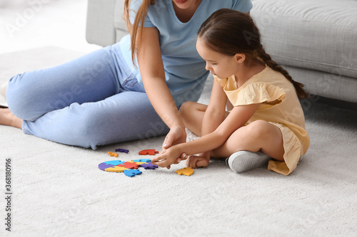 Little girl with autistic d...