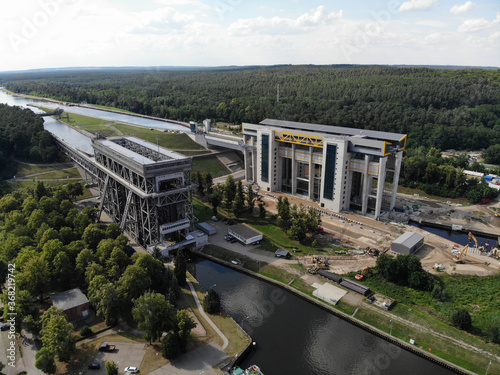 Foto Aerial view of Niederfinow Boat Lift on the Oder-Havel Canal, Brandenburg
