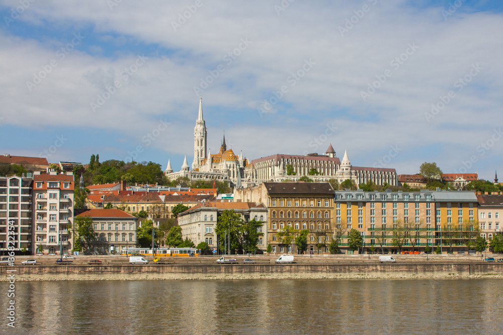 Obraz premium View of the Fisherman's Bastion, Reformed Church and the Church of St. Matthias in Budapest. Hungary
