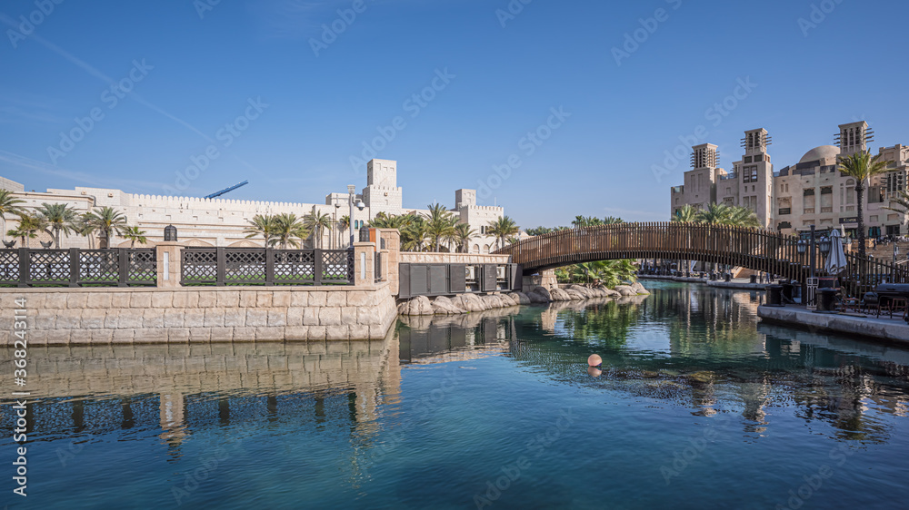 Obraz premium Bridge Over Lake View