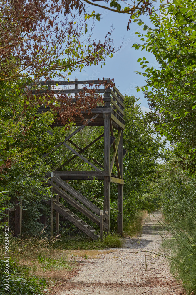 Observation tower on the Enmig road within the Natural Park of s'Albufera, from there you can see the entire park and its surroundings, such as the towns of Muro and Sa Pobla in the distance. Observation tower on the Enmig road within the Natural Park of s'Albufera, from there you can see the entire park and its surroundings, such as the towns of Muro and Sa Pobla in the distance.