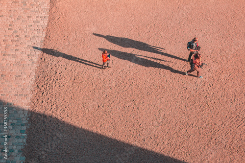 Visitors and their shadows in Chambord