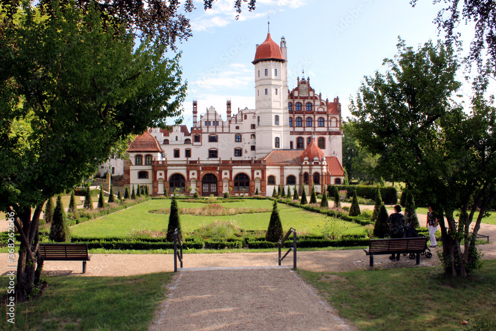 Obraz premium Schloss vor blauem Himmel