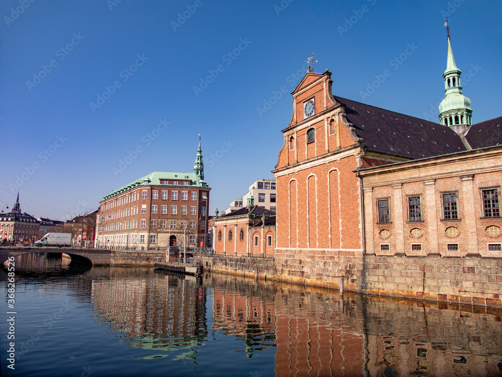 Fototapeta premium Holmens Kirke og Københavns Kanal