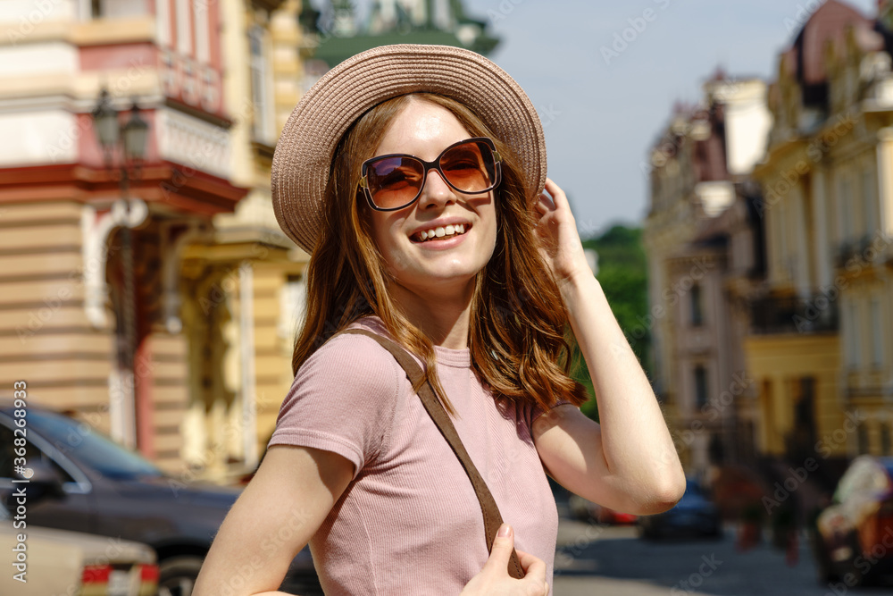 Beautiful Young Woman tourist Pleasant walk in the City Center Beautiful Young Woman tourist Pleasant walk in the City Center