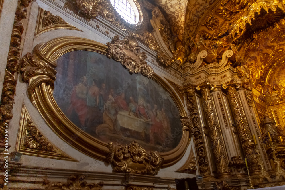 Obraz premium Interior of old mother church in Tiradentes