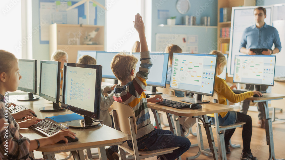 Classroom Computer Program Elementary Elementary School Science Classroom: Teacher Educates Smart Little ...