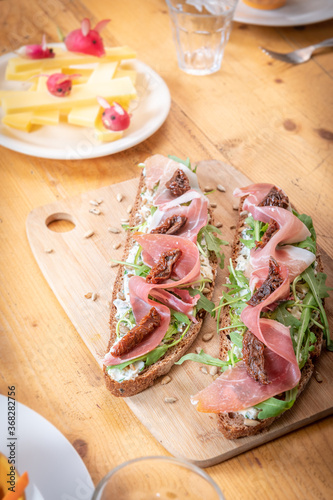 Foto Une table bien garnie