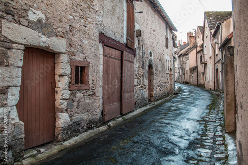 Fototapeta Naklejka Na Ścianę i Meble -  Rural streets in a small town in France