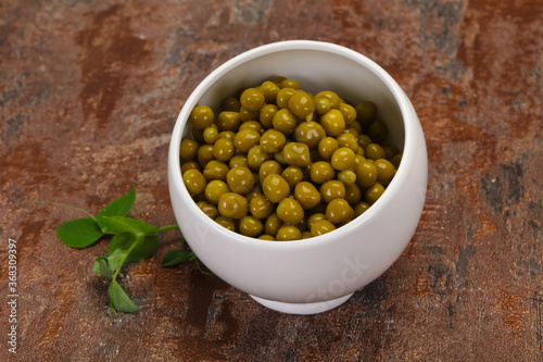 Fototapeta Naklejka Na Ścianę i Meble -  Canned Green peas in the bowl