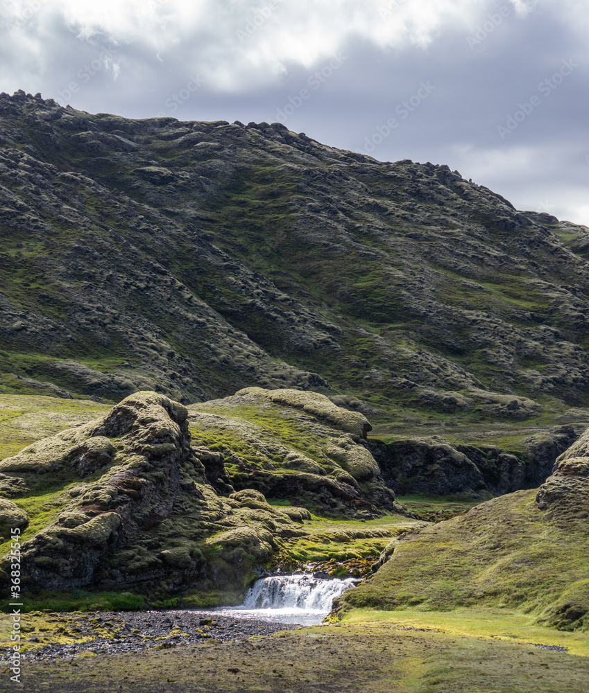 Obraz premium Amazing, volcanic landscape of the Eldgjá canyon, a volcanic canyon in the Vatnajokull National Park, deep inside the central highlands of Iceland.