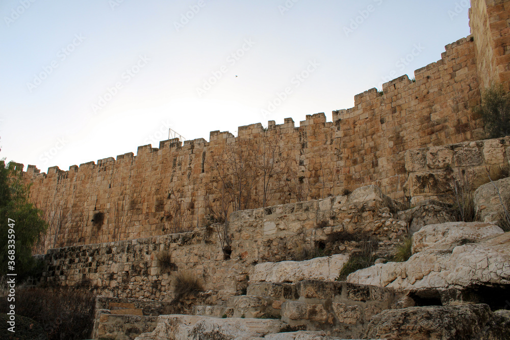 the wall of old jerusalem