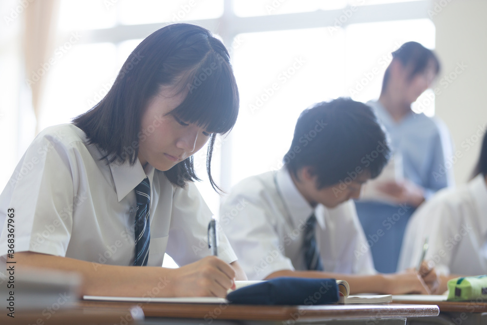 Obraz premium 中学生の授業風景