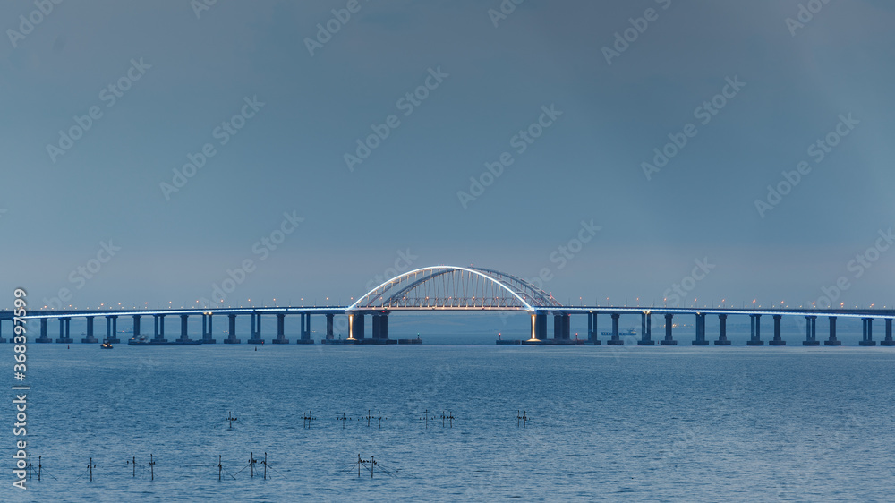 Obraz premium bridge over the sea