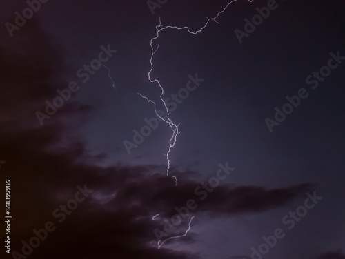 Rayos y relampagos en noche de tormenta electrica photo