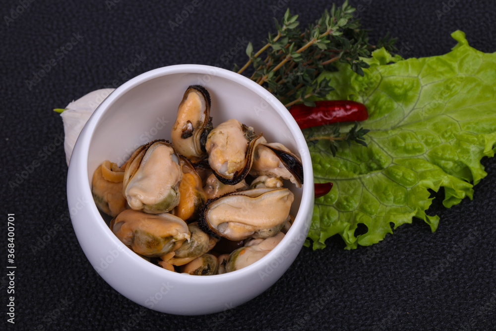 Pickled mussels in the bowl served pepper, garlic and salad Pickled mussels in the bowl served pepper, garlic and salad