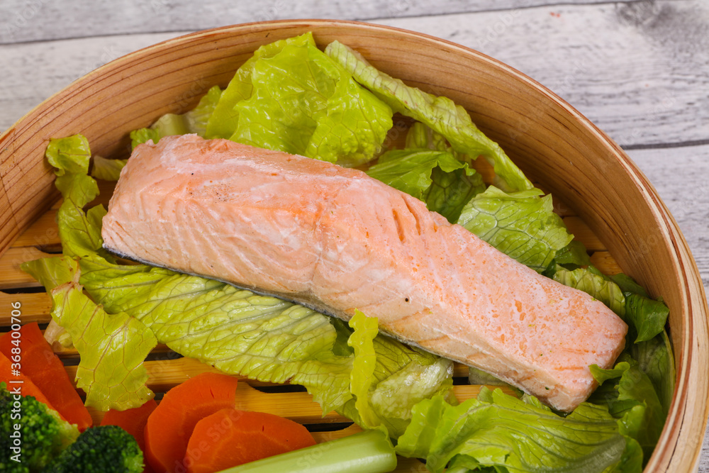 Steamed salmon with vegetables Steamed salmon with vegetables