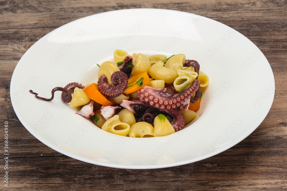 Pasta with octopus and yellow tomatoes