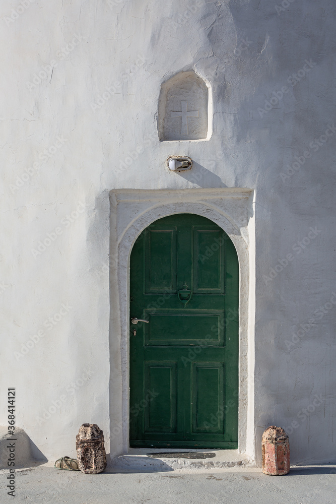 Fototapeta premium old style wooden doors and windows in greece santorini