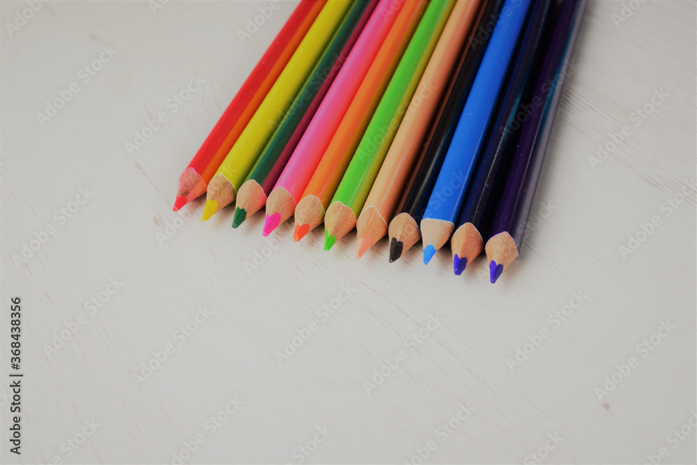 Obraz premium Sorted colors on wooden table, space for text