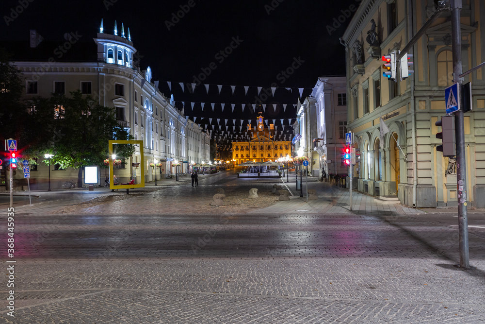 Fototapeta premium streets and buildingsin the Tartu at night 