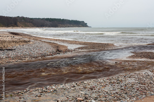 Fototapeta Naklejka Na Ścianę i Meble -  autumn brown waves in the Baltic Sea