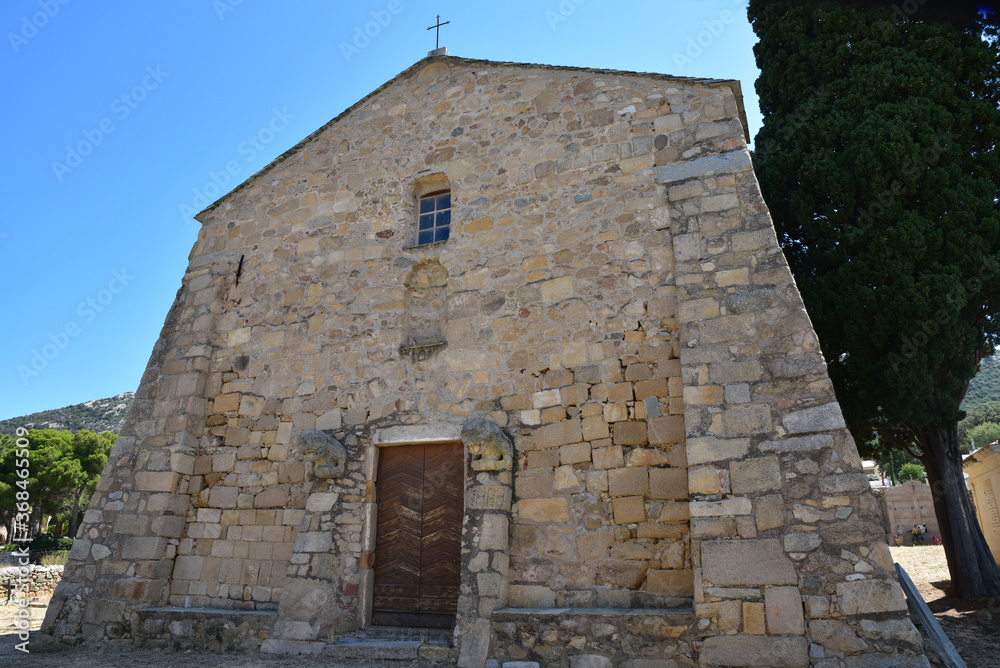 Façade de la chapelle romane San Pietro et San Paolo de Lumio, Corse