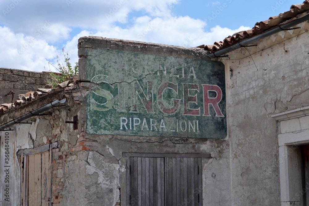 Naklejka premium Calitri - Antica insegna del borgo