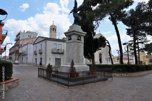 Calitri - Monumento ai Caduti nel borgo nuovo