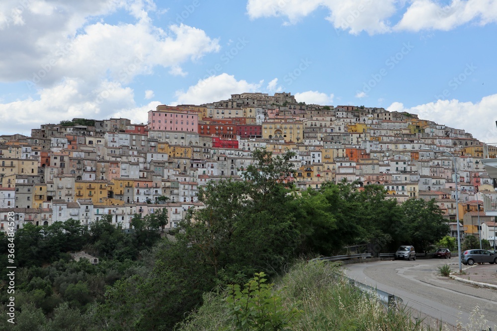 Calitri - Panorama del borgo dalla strada provinciale