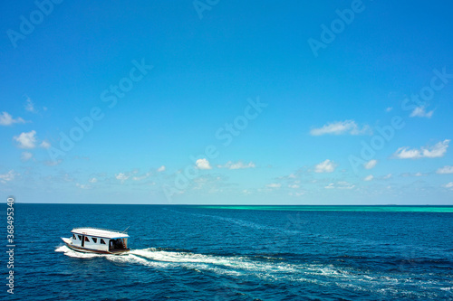 モルディブの海と船