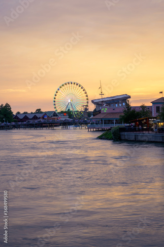 Ferris wheel sunset © Keith