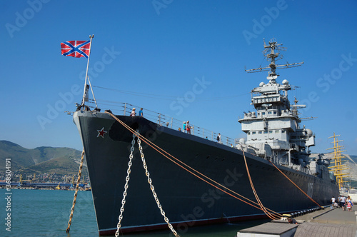 Canvas Print Historic battle cruiser Mikhail Kutuzov stands in the port of the city