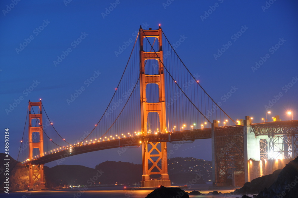 Fototapeta premium Night photo of golden gate bridge in san francisco