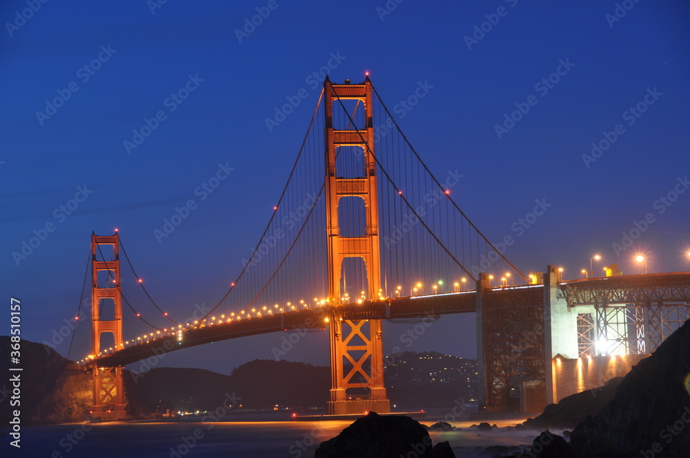 Fototapeta premium Night photo of golden gate bridge in san francisco
