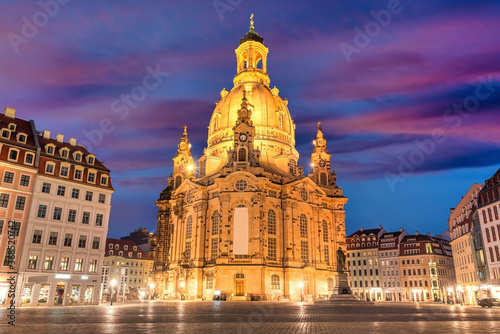 Der Neumarkt und die Frauenkirche in der historischen Altstadt von Dresden