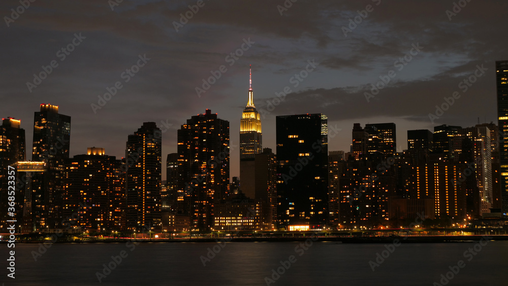 Fototapeta premium landscape of manhattan midtown at night time