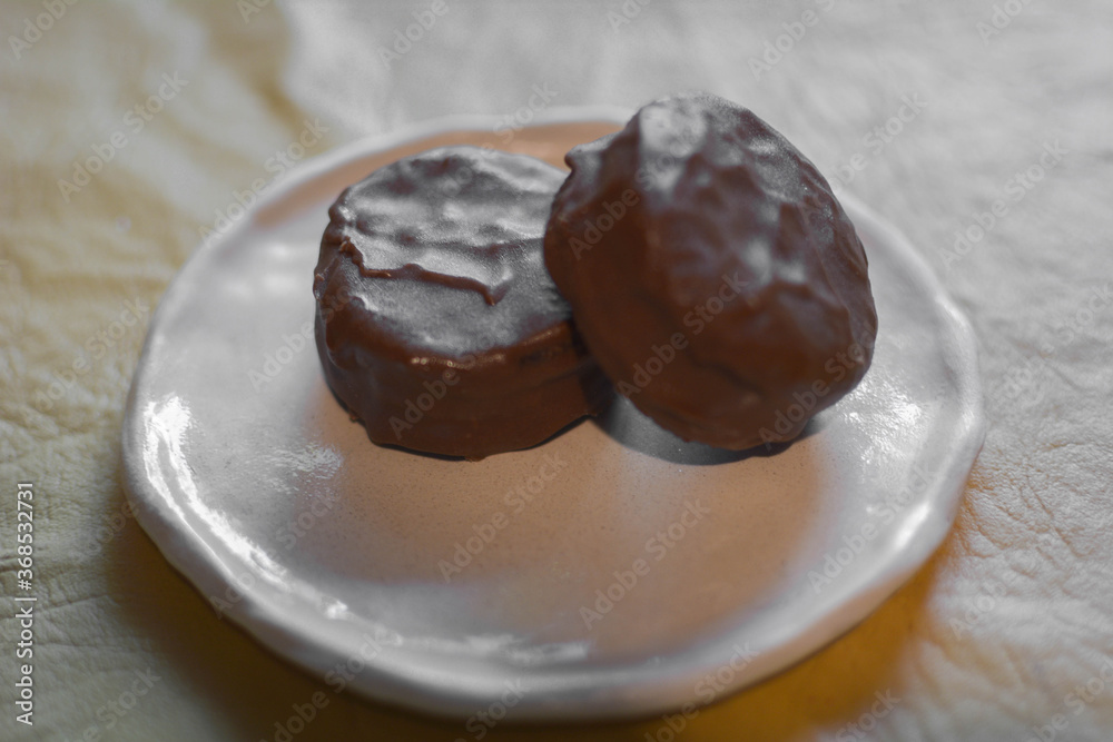 dessert chocolate alajores on a plate