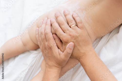 massage for baby with cream