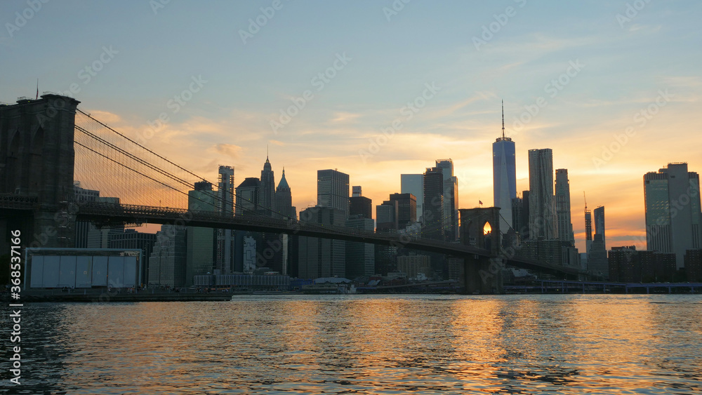Fototapeta premium landscape of lower manhattan at sunset time 