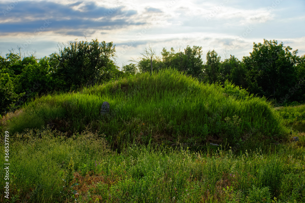 Graves Skif on the island of Khortitsa Graves Skif on the island of Khortitsa