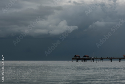 Fotografía A storm approaches a boat dock over the Gulf of Mexico