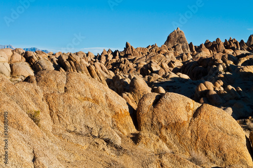 Tableau sur toile Biotite Monzogranite Boulders,Alabama Hills NRA, California, USA