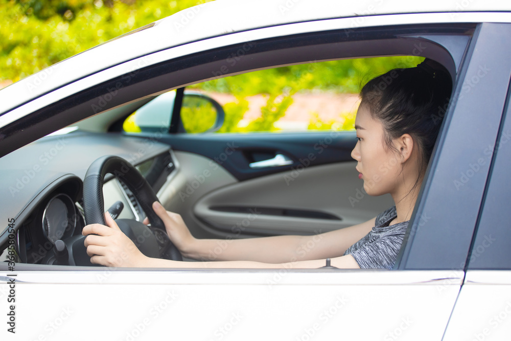 Female drivers drive cars