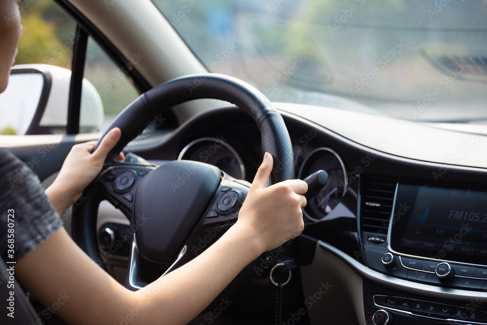 Female drivers drive cars Female drivers drive cars
