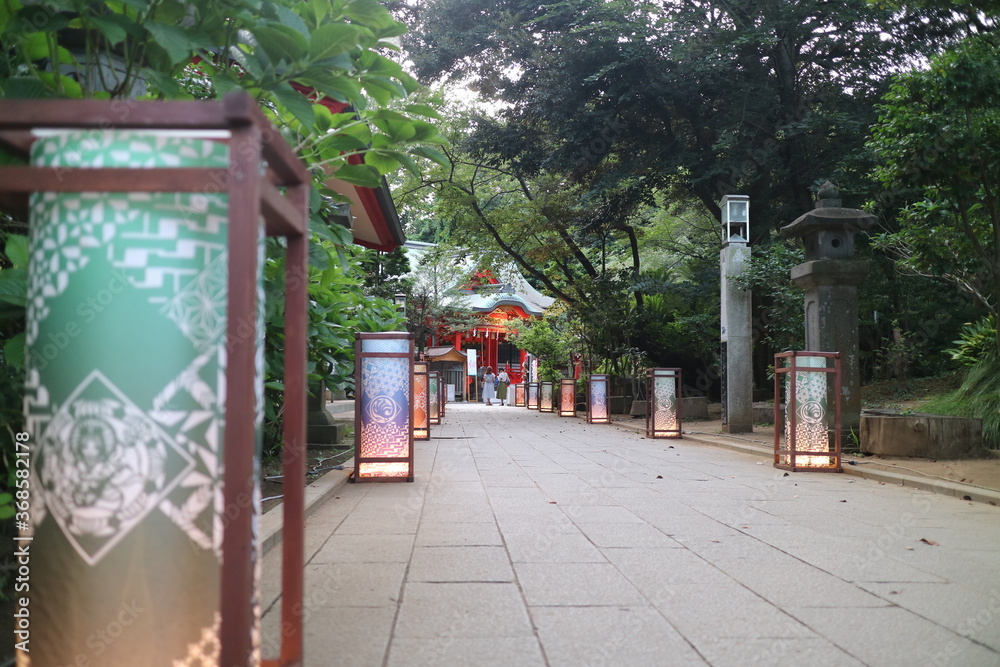 江ノ島神社付近にある灯篭の風景