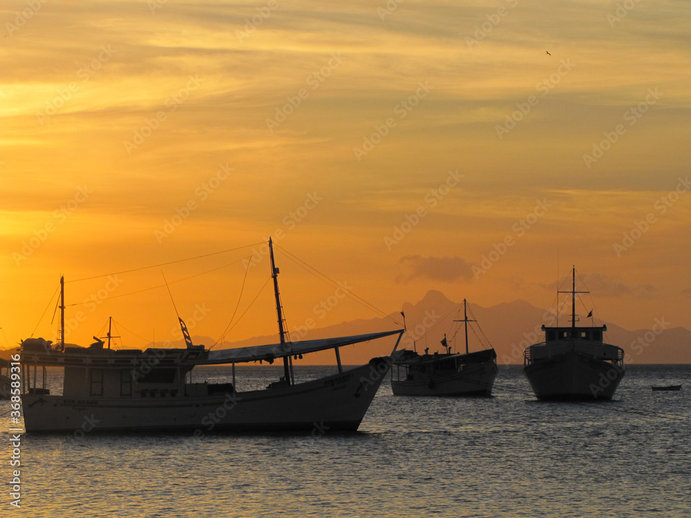 The warm sunset during the summer days becomes a spectacle of colors and sensations on the beaches of the Caribbean while we enjoy it and renew our vital energy